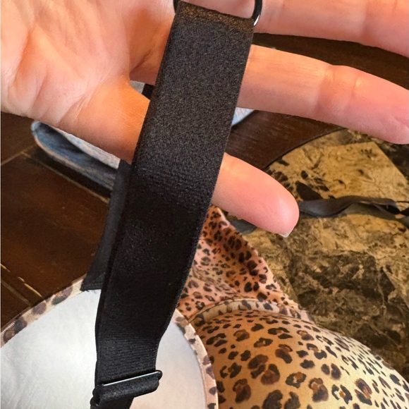 Victoria's Secret Leopard Print Bra with Black Straps GUC - Picture 7 of 16